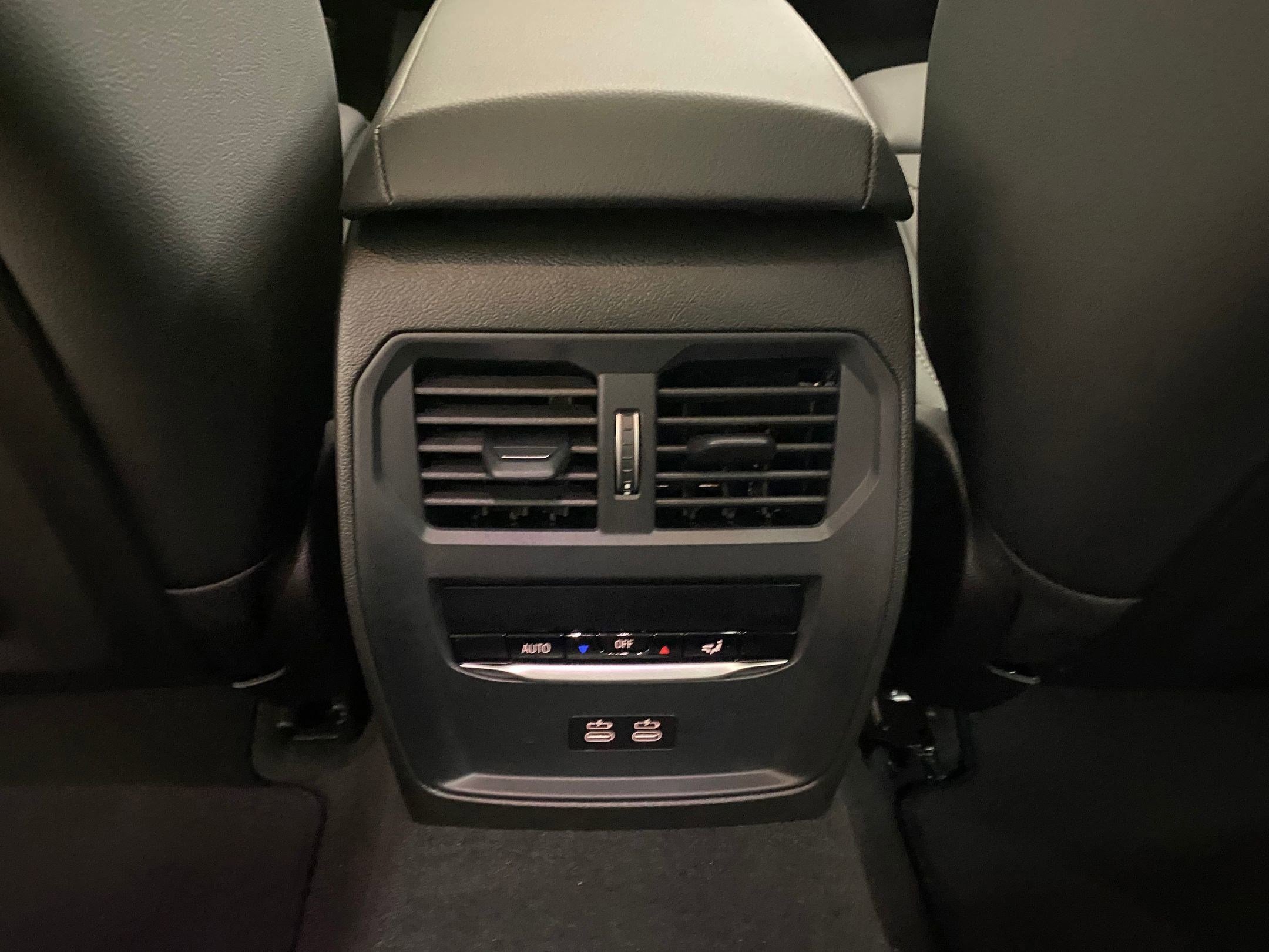 Used 2025 BMW 330i xDrive Sedan w/ Convenience Package image 29