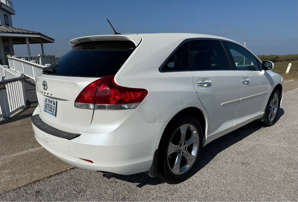 Used 2010 Toyota Venza w/ Premium Pkg #2 image 4
