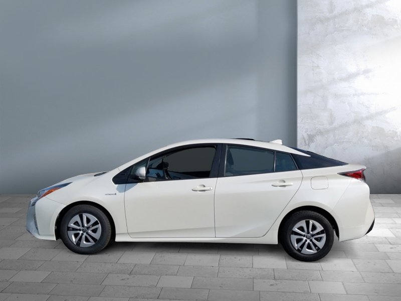 Used 2017 Toyota Prius Three image 3