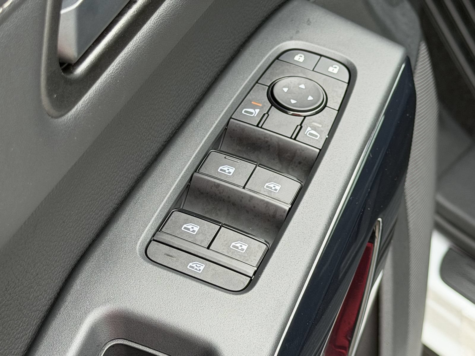 New 2026 Nissan Pathfinder SV w/ SV Premium Package FWD image 18