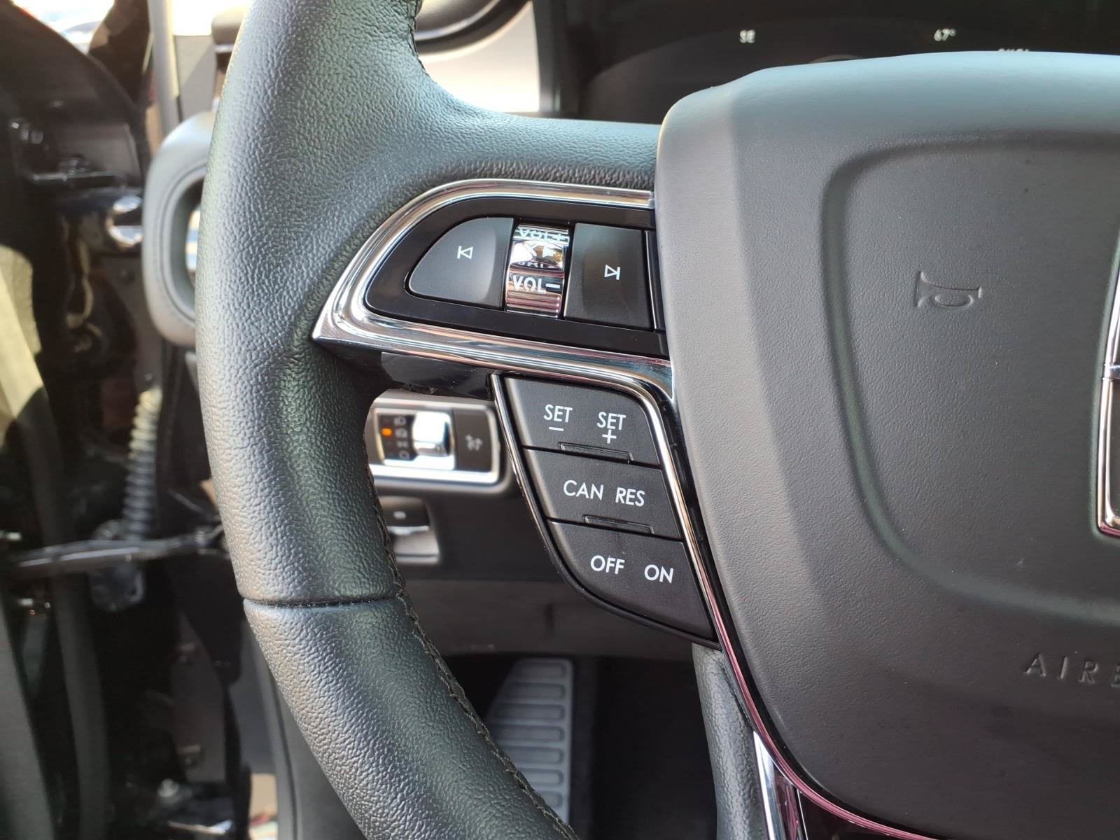 Certified 2023 Lincoln Nautilus AWD w/ Premium Package image 18