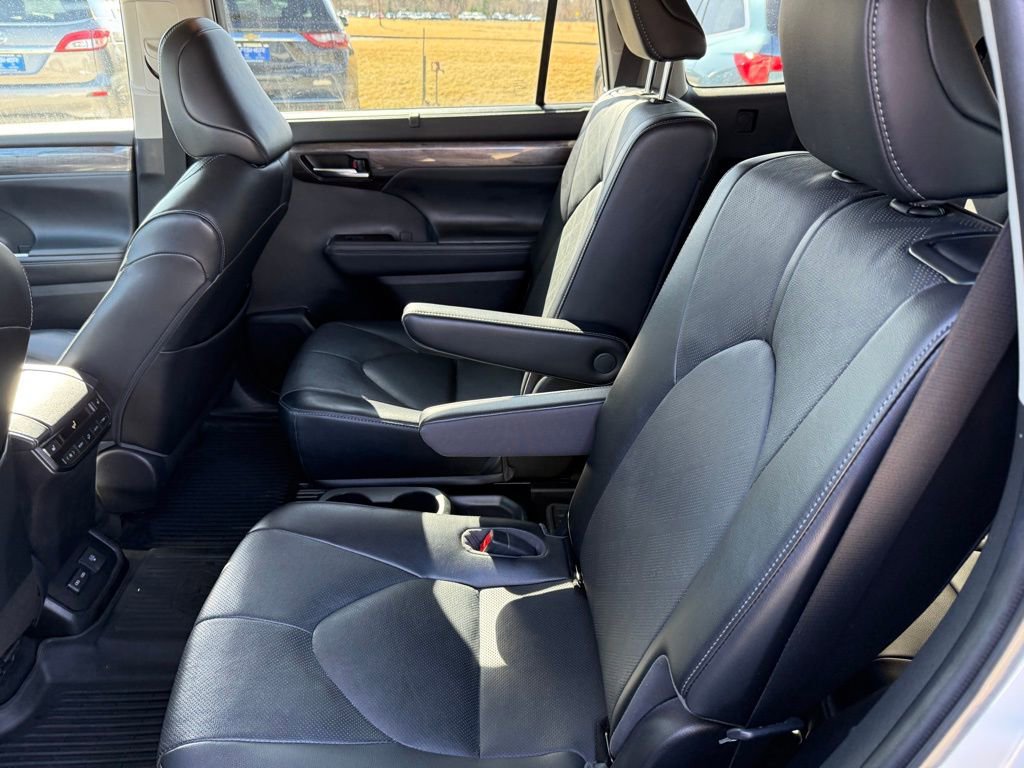 Used 2022 Toyota Highlander Platinum AWD/4WD image 14