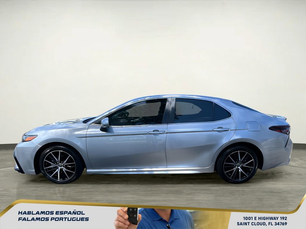 Used 2023 Toyota Camry SE FWD image 3