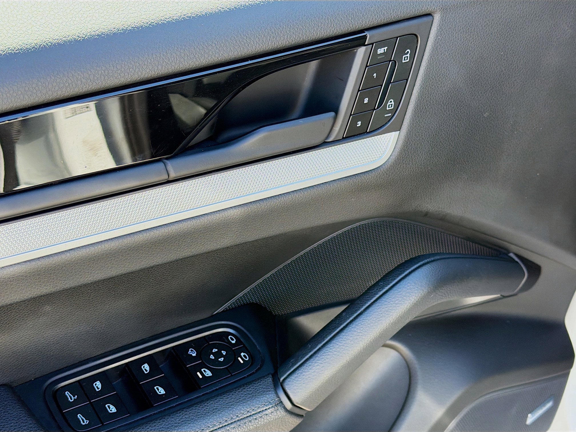 Used 2025 Porsche Cayenne image 23