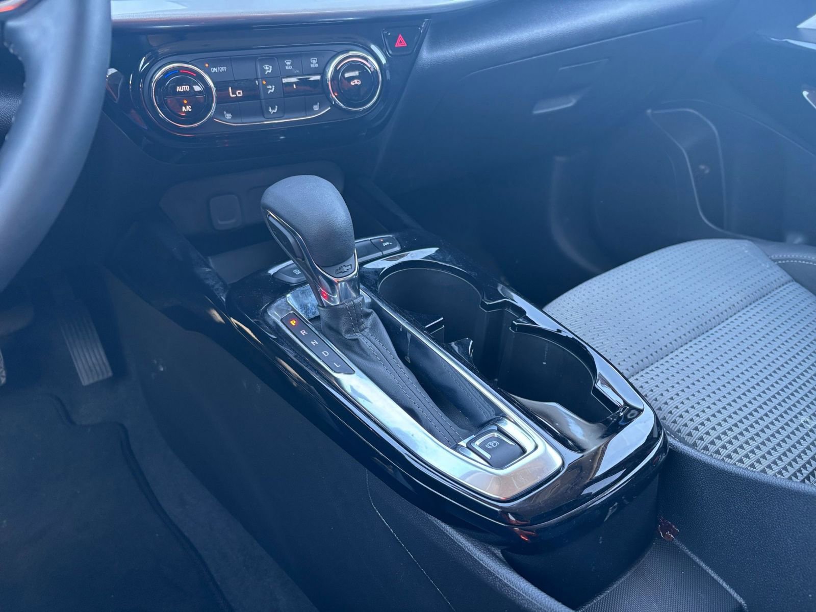 Used 2025 Chevrolet Trax LT w/ LT Convenience Package image 40