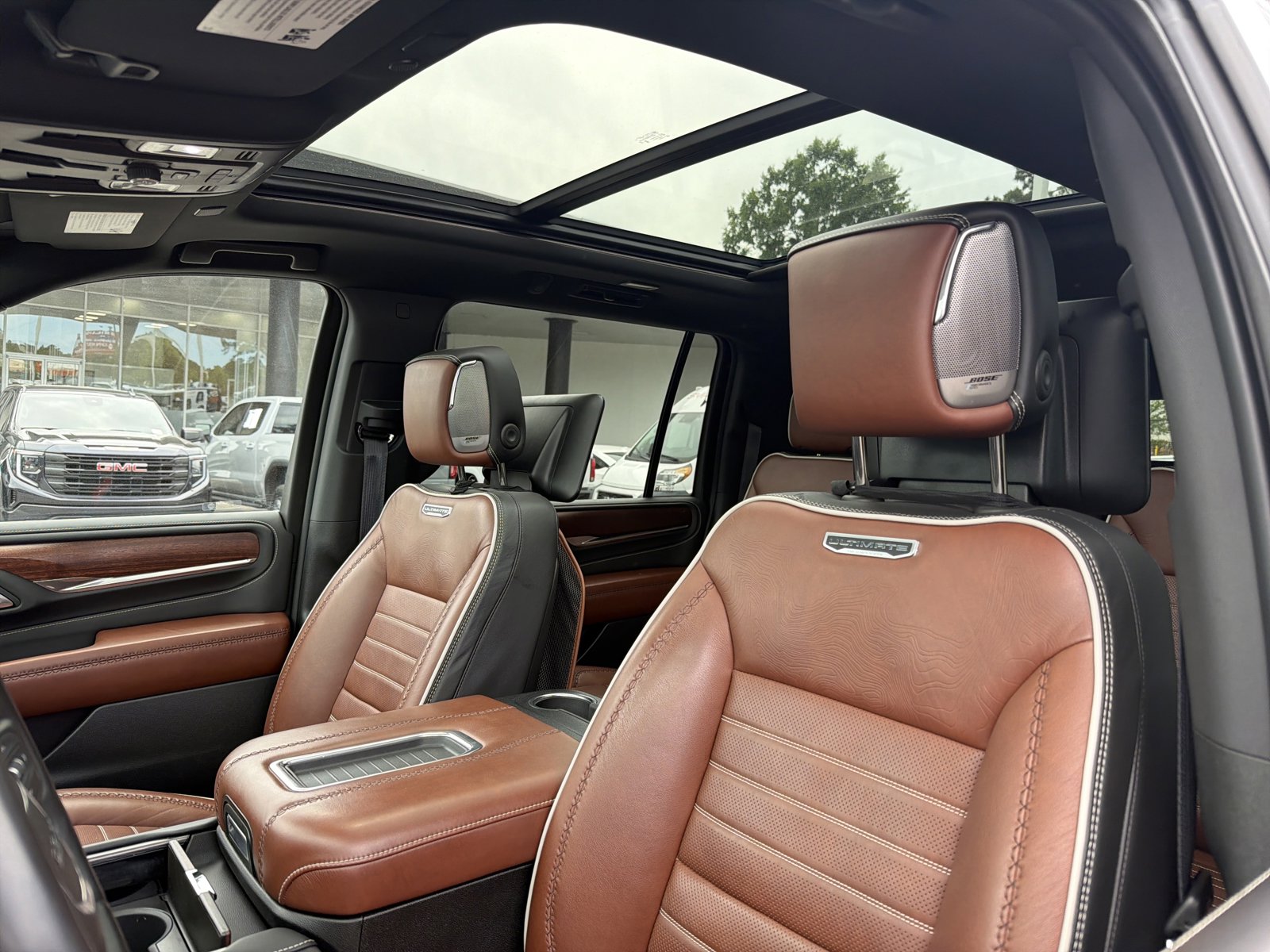 Used 2024 GMC Yukon XL Denali Ultimate AWD/4WD image 28