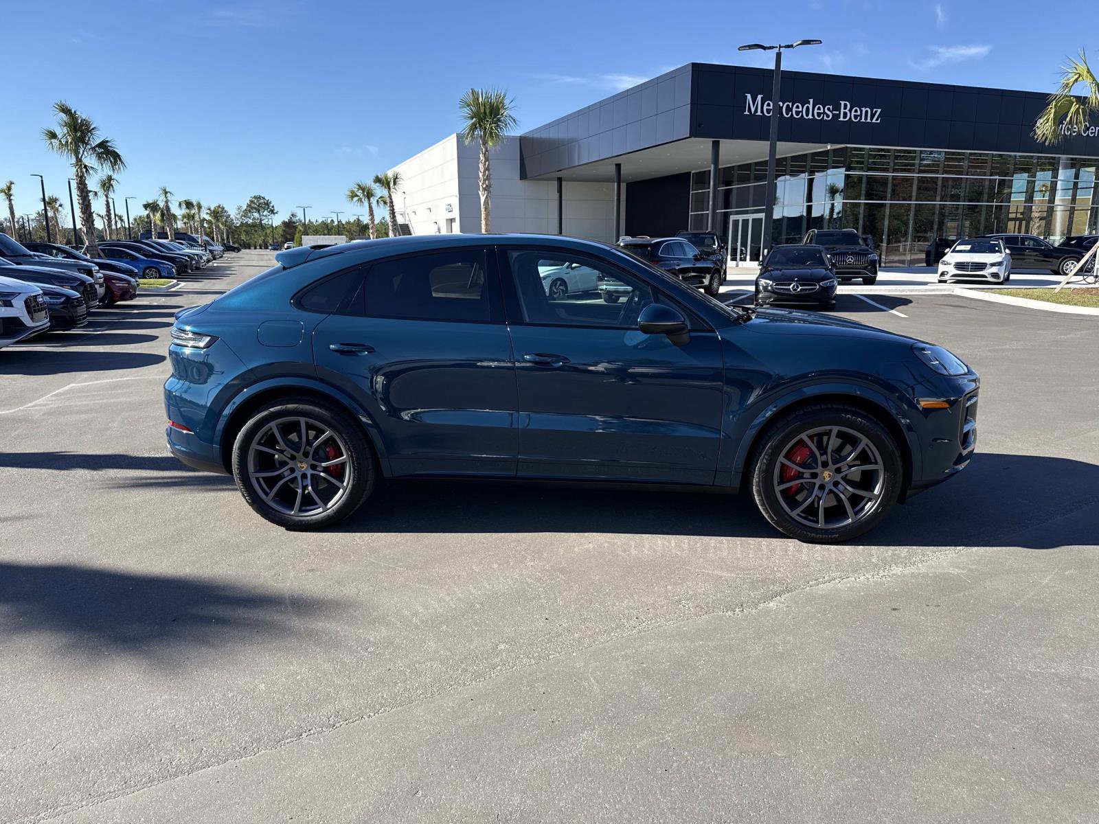 Used 2024 Porsche Cayenne S image 2