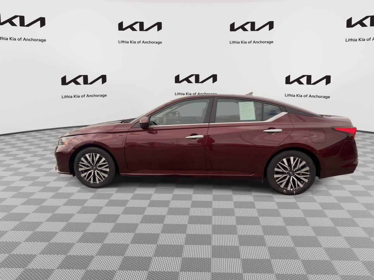 Used 2024 Nissan Altima 2.5 SV w/ SV Premium Package FWD image 5