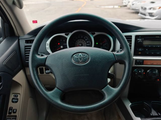 Used 2005 Toyota 4Runner SR5 RWD image 12