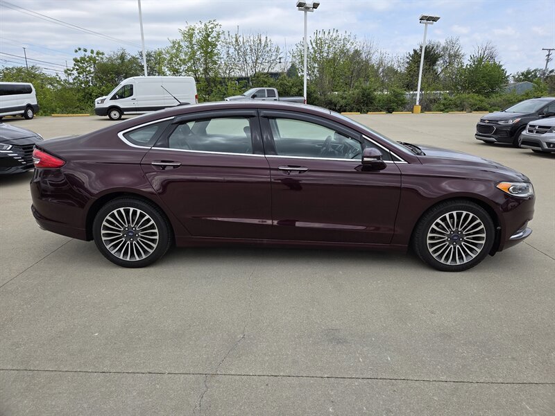Used 2018 Ford Fusion SE w/ Fusion SE Technology Package FWD image 2
