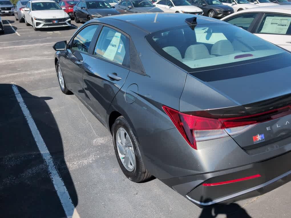 New 2026 Hyundai Elantra SE FWD image 19