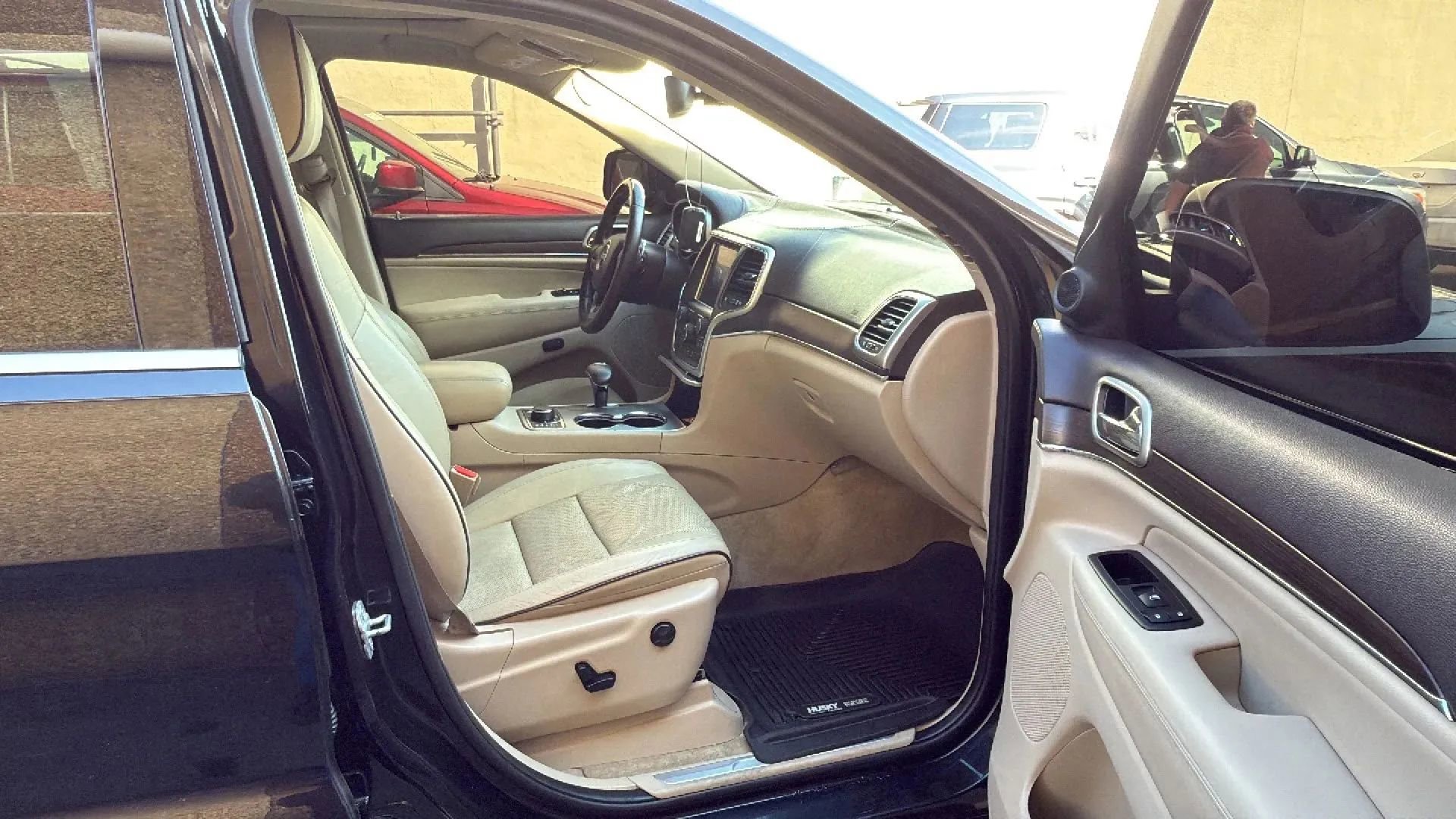 Used 2015 Jeep Grand Cherokee Overland w/ Advanced Technology Group AWD/4WD image 24