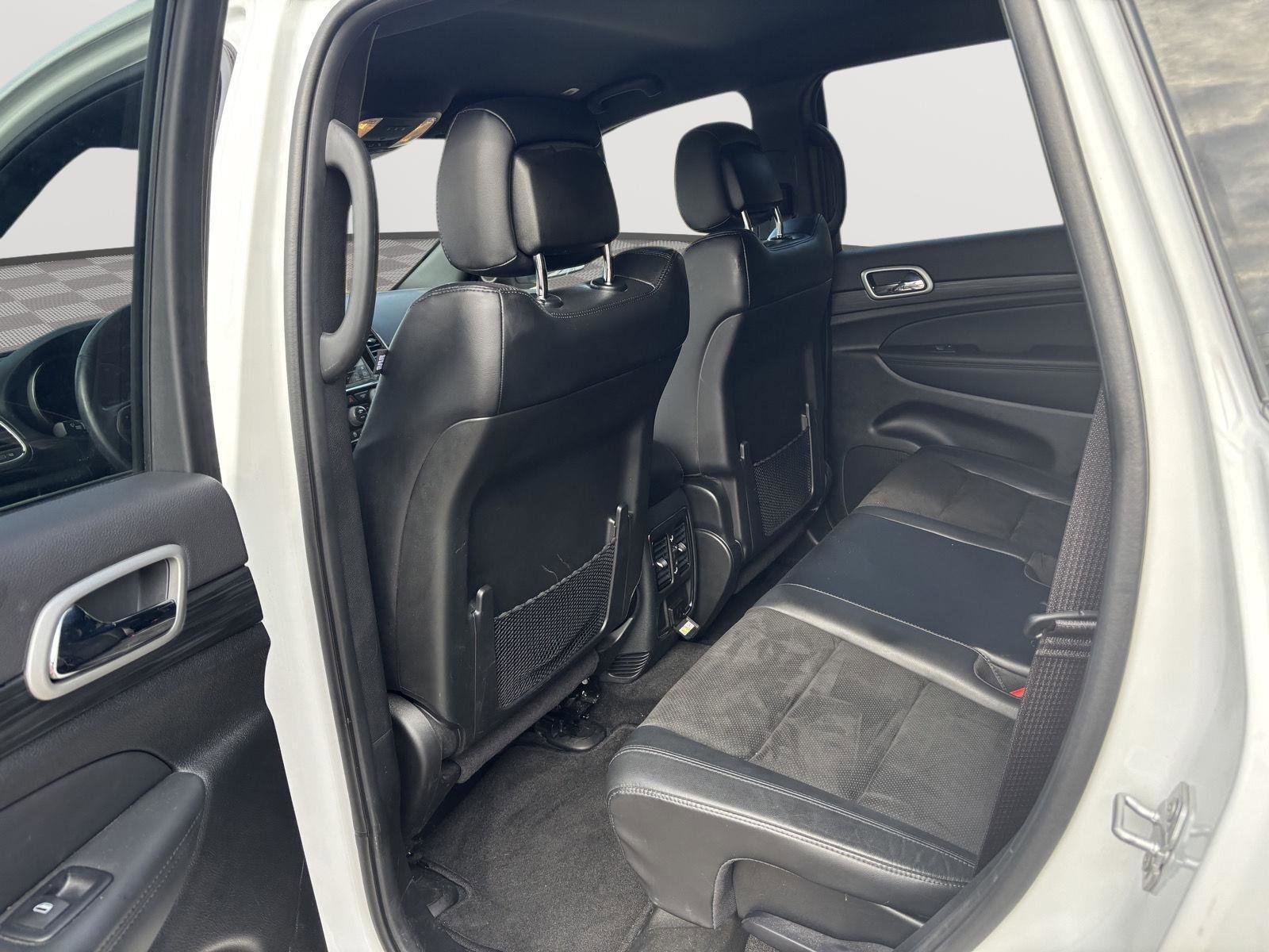 Used 2022 Jeep Grand Cherokee Laredo X image 18