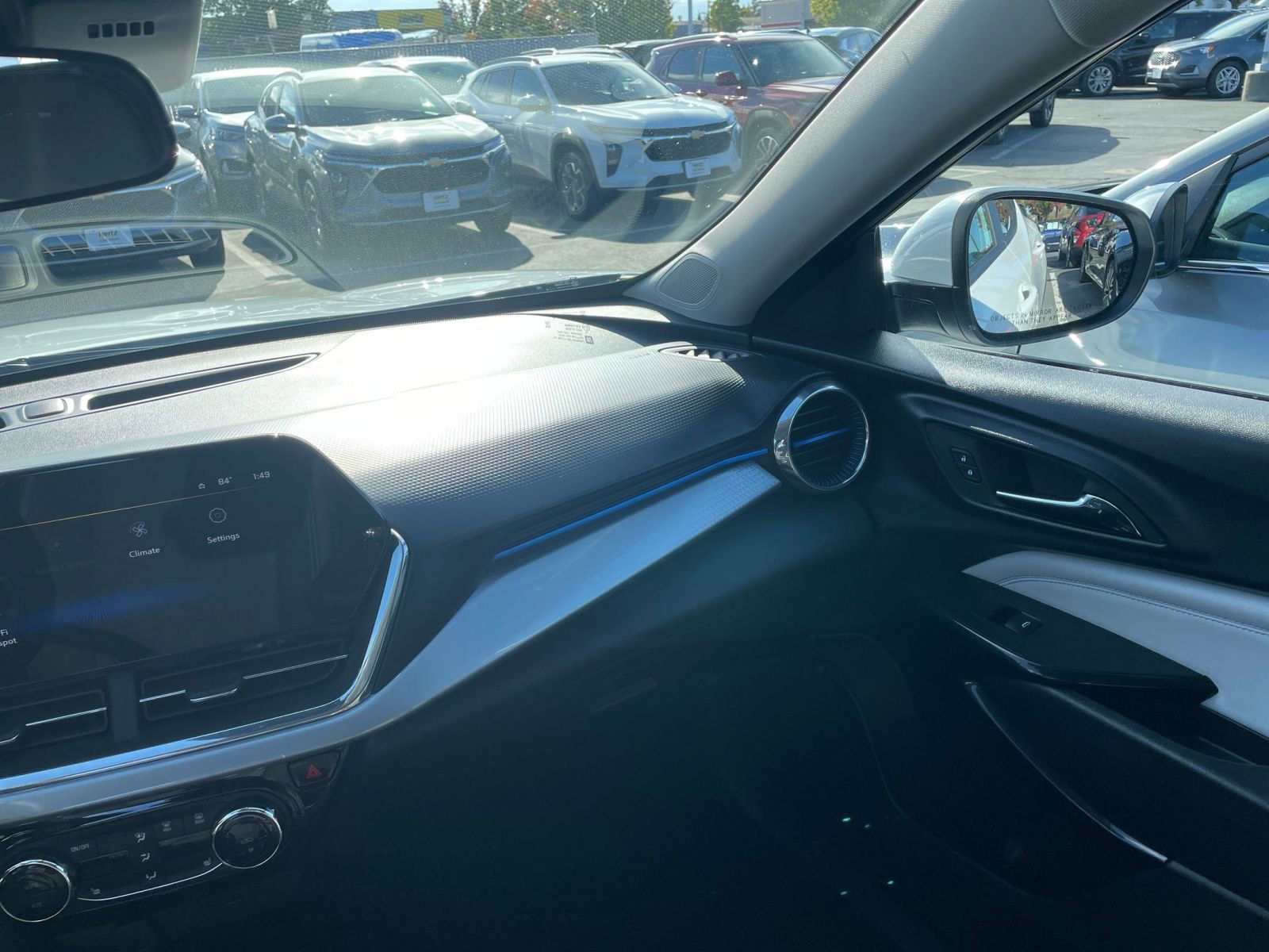 Used 2025 Chevrolet Trax LT w/ LT Convenience Package image 32