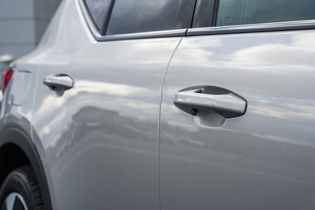 Used 2024 Volvo XC40 B5 Plus w/ Protection Package Premier image 17
