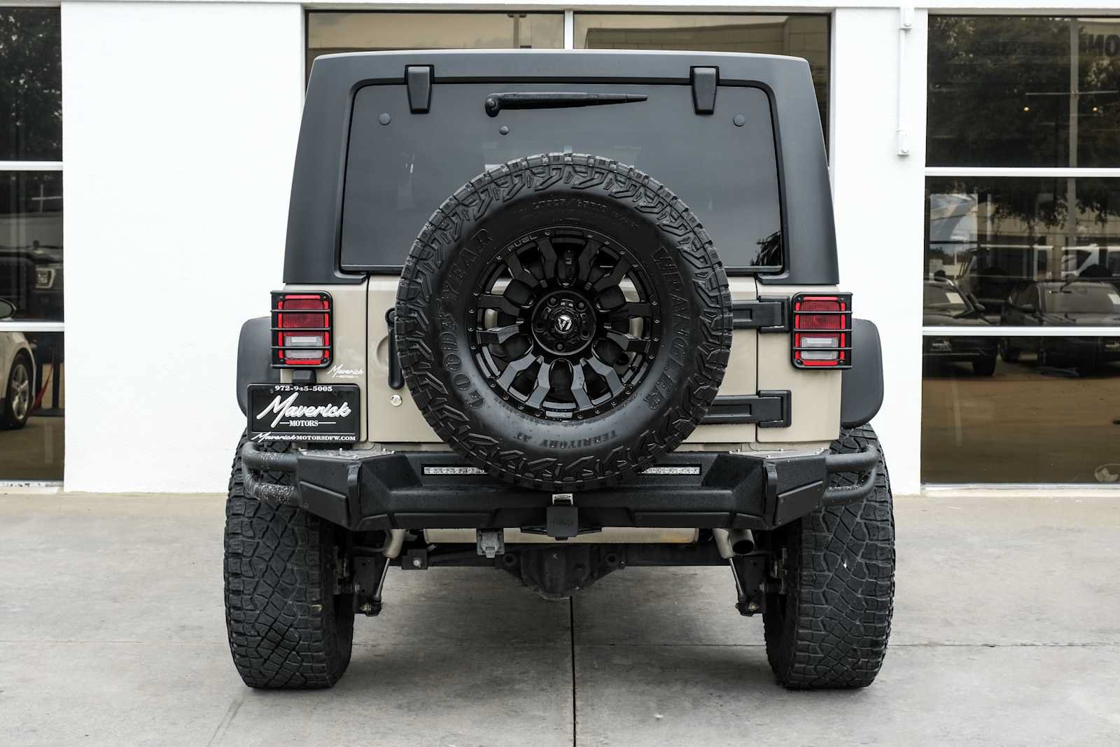 Used 2017 Jeep Wrangler Unlimited Rubicon w/ Connectivity Group AWD/4WD image 9