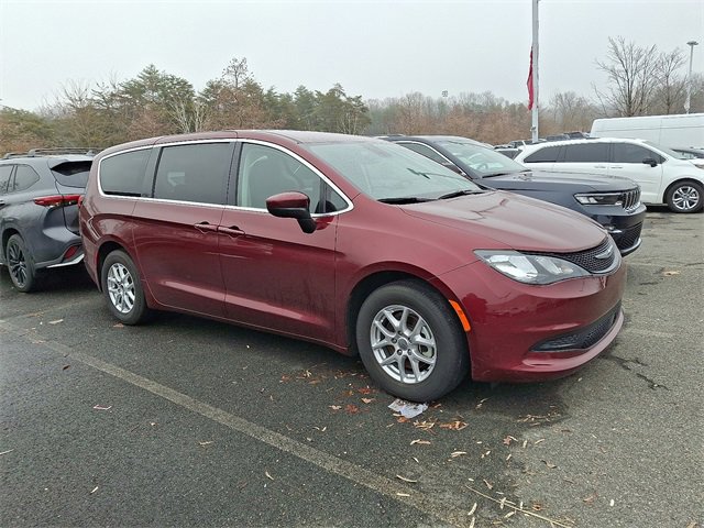 Used 2023 Chrysler Voyager LX image 10