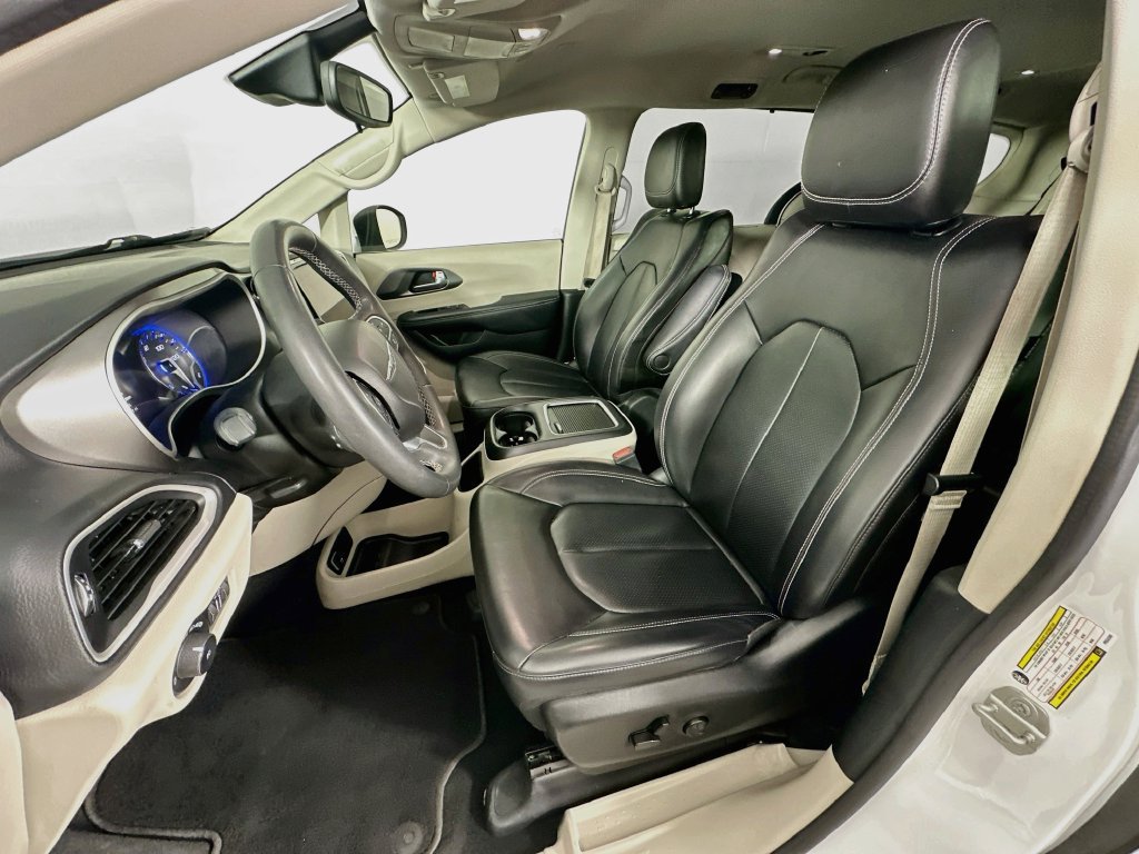 Certified 2023 Chrysler Pacifica Touring-L FWD image 31