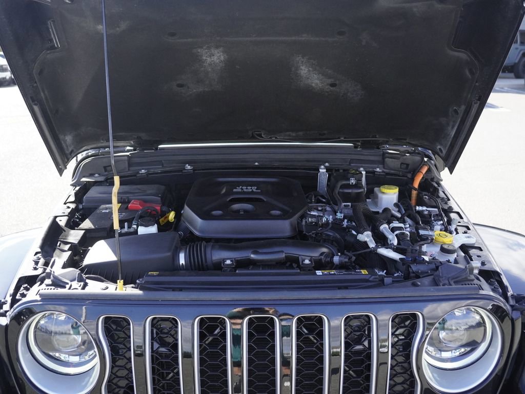 Used 2023 Jeep Wrangler Unlimited Sahara AWD/4WD image 32