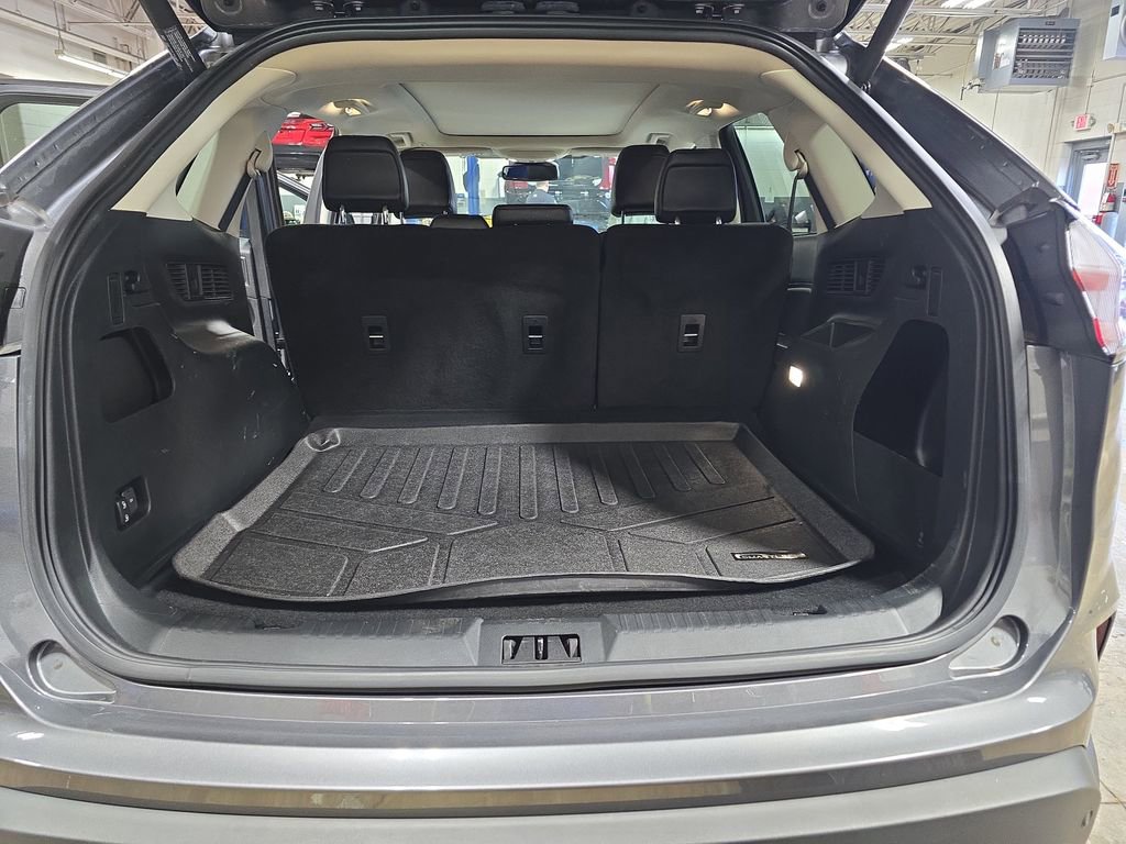 Used 2022 Ford Edge SEL w/ Convenience Package image 14
