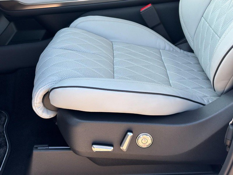 New 2027 Lincoln Navigator Black Label AWD/4WD image 16