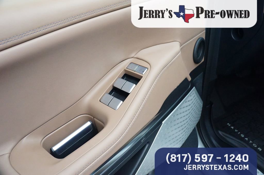 Used 2025 Lincoln Navigator L Black Label image 16