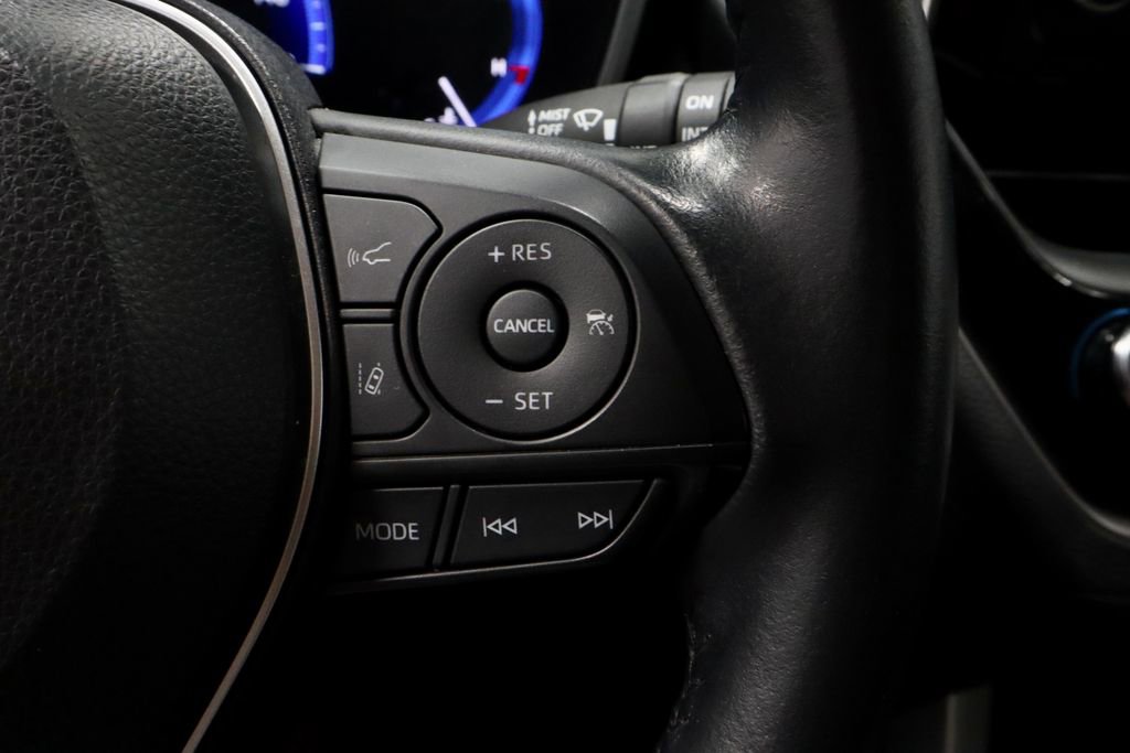 Used 2022 Toyota Corolla Cross XLE w/ Convenience Package AWD/4WD image 30