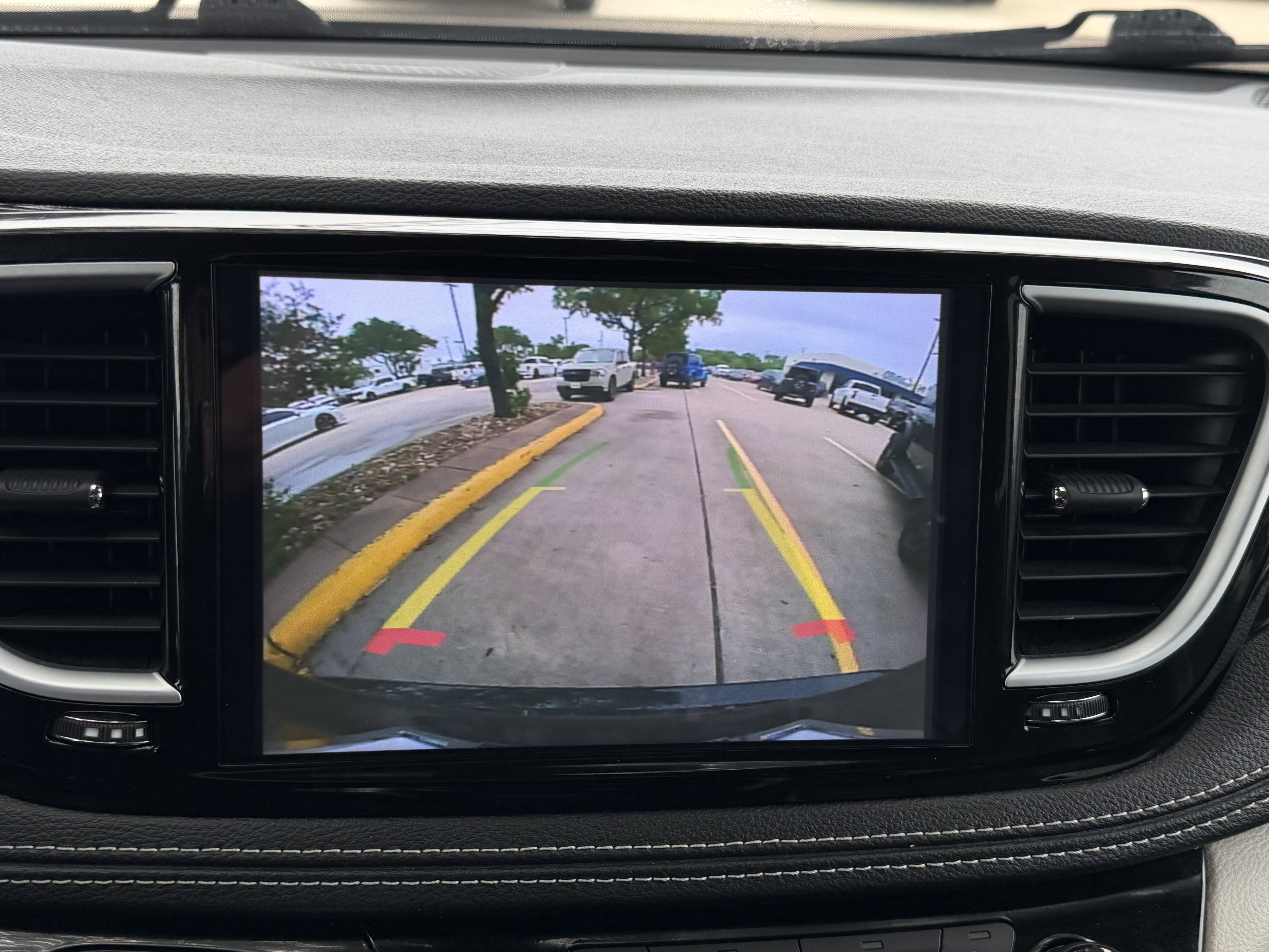 Used 2024 Chrysler Pacifica Limited FWD image 26