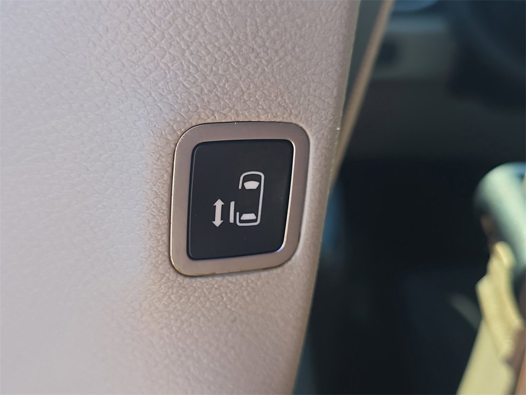 Used 2018 Chrysler Pacifica Touring Plus image 17