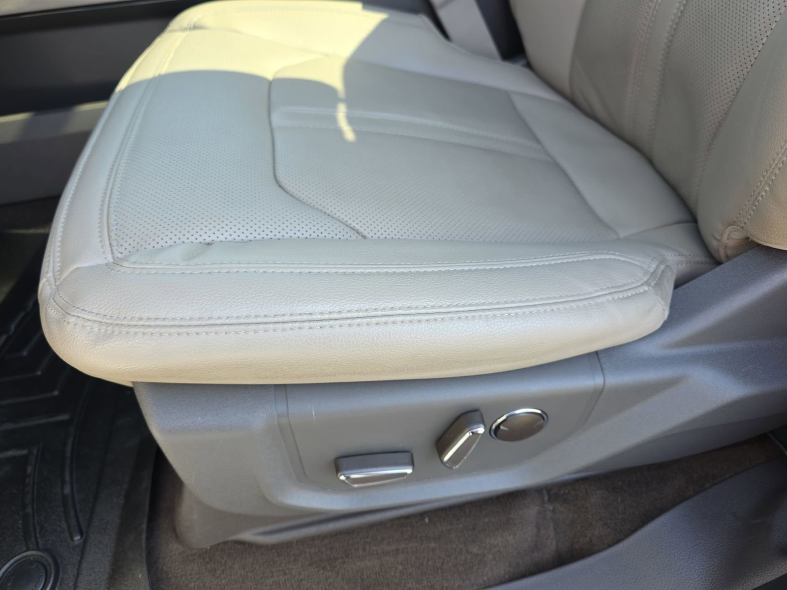 Used 2021 Ford Expedition Limited image 28