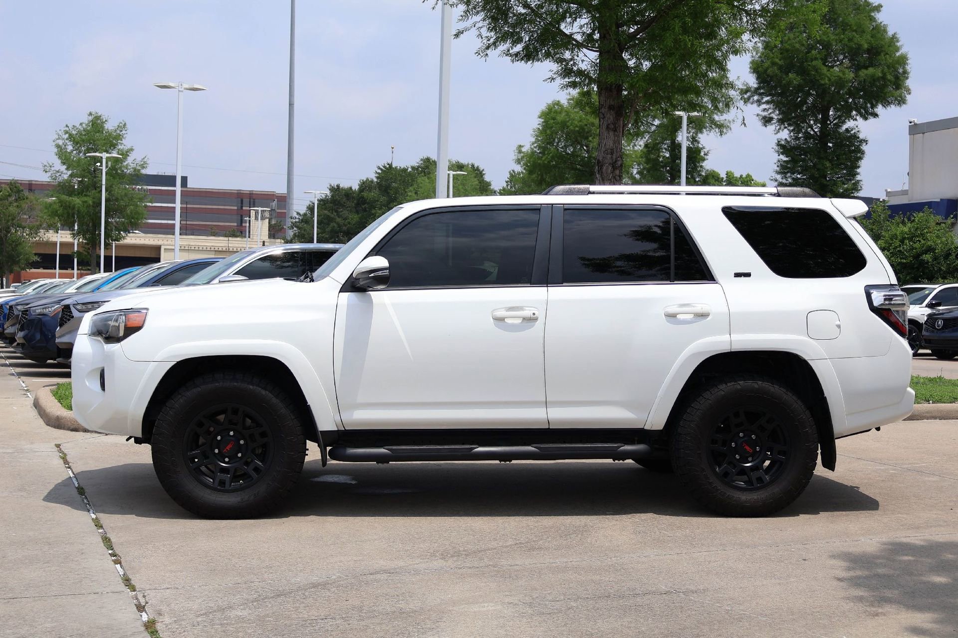 Used 2020 Toyota 4Runner SR5 Premium w/ Moonroof Package AWD/4WD image 3