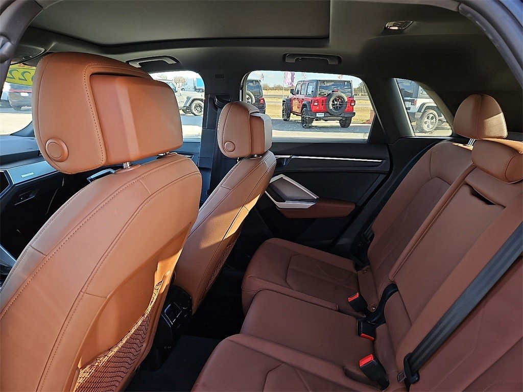 Used 2022 Audi Q3 2.0T Premium w/ Convenience Package image 17