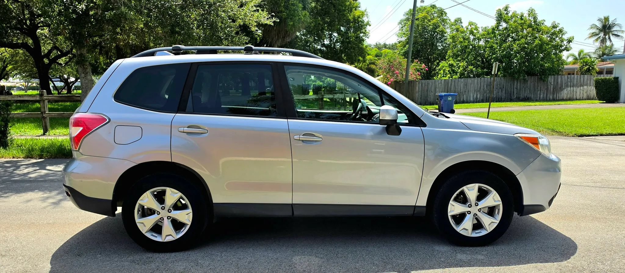 Used 2016 Subaru Forester 2.5i Premium w/ All-Weather Package AWD/4WD image 11