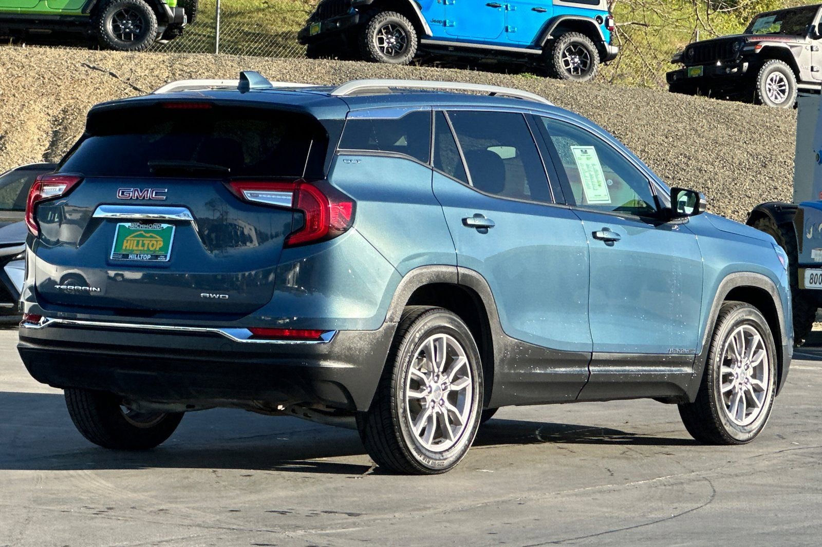 Used 2024 GMC Terrain SLT image 4