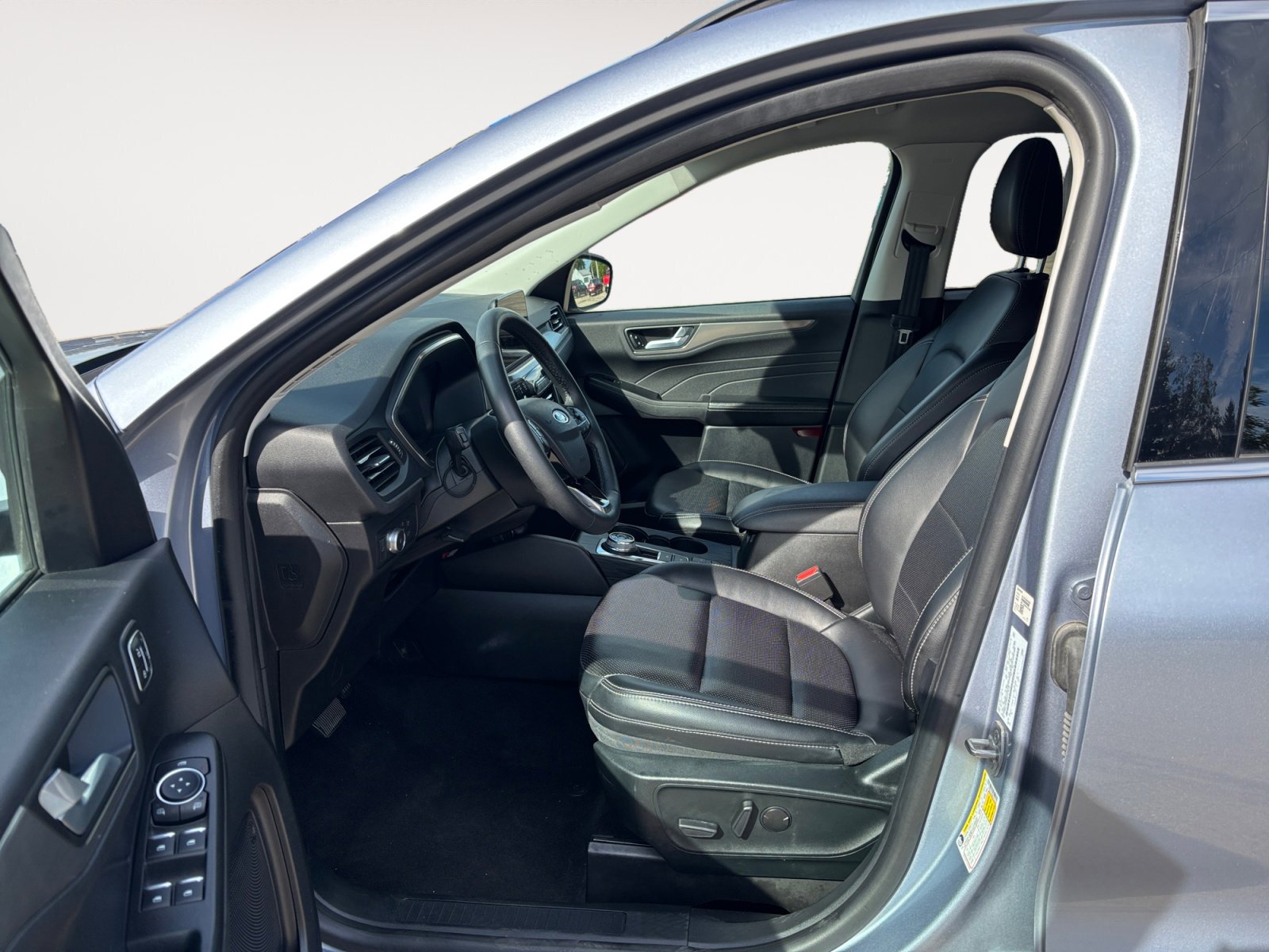 Used 2022 Ford Escape Titanium image 9