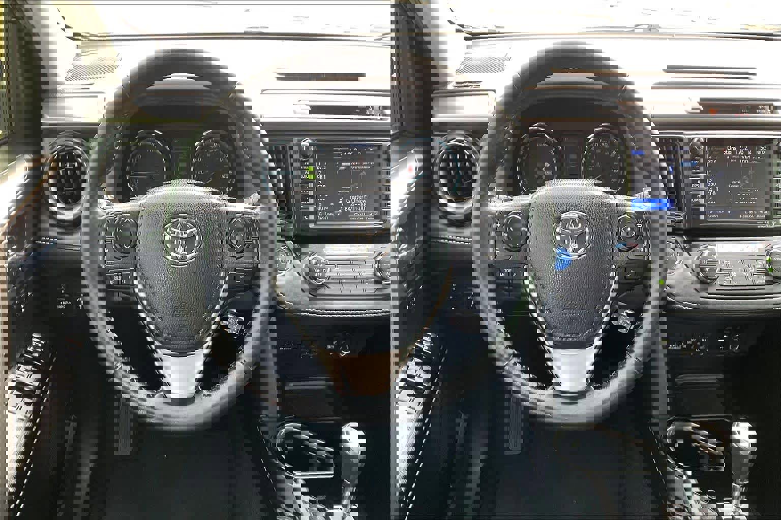 Used 2018 Toyota RAV4 Limited image 5