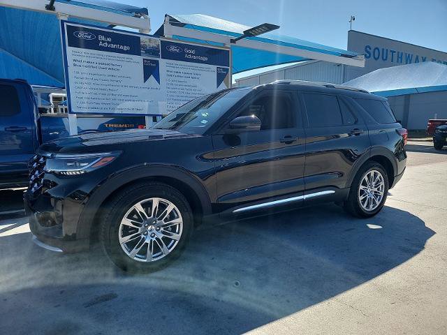 Certified 2025 Ford Explorer Platinum image 1