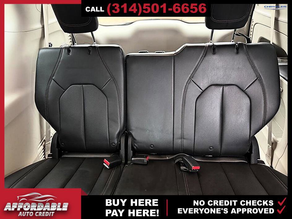 Used 2017 Chrysler Pacifica Touring-L Plus FWD image 12