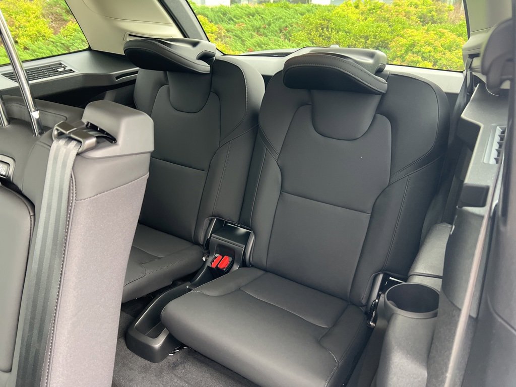 New 2026 Volvo XC90 B6 Plus w/ Protection Package Premier image 32