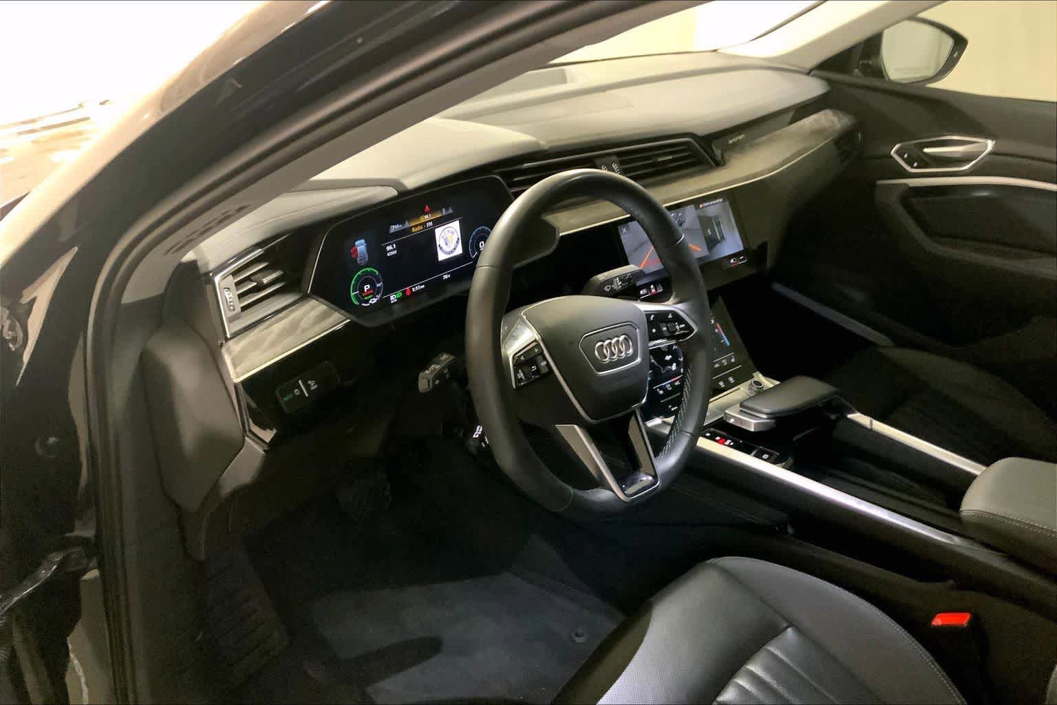 Used 2022 Audi e-tron Premium Plus AWD/4WD image 17