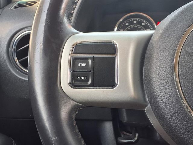 Used 2017 Jeep Compass Latitude FWD image 17