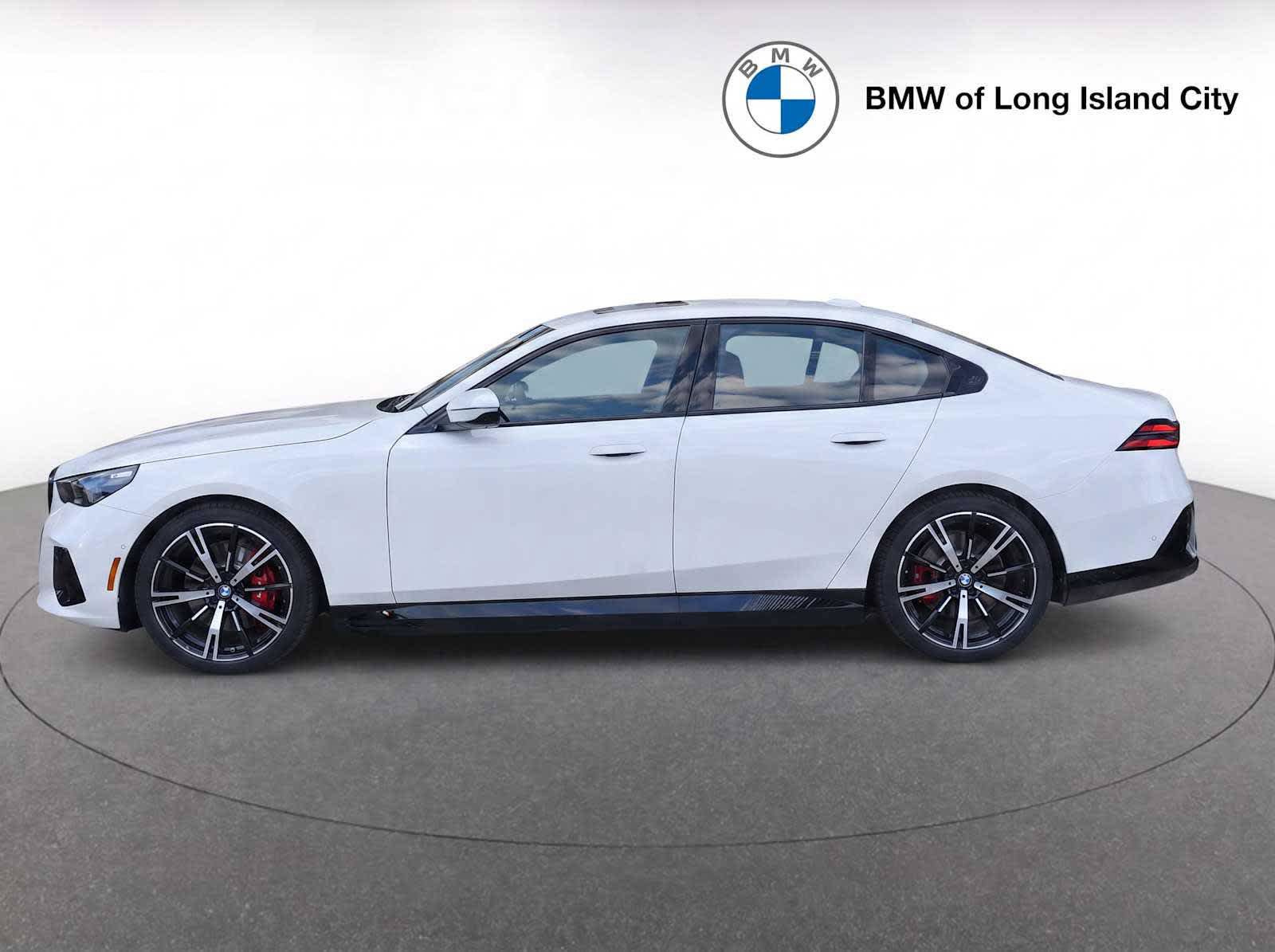 New 2027 BMW 530i xDrive w/ M Sport Package AWD/4WD image 4