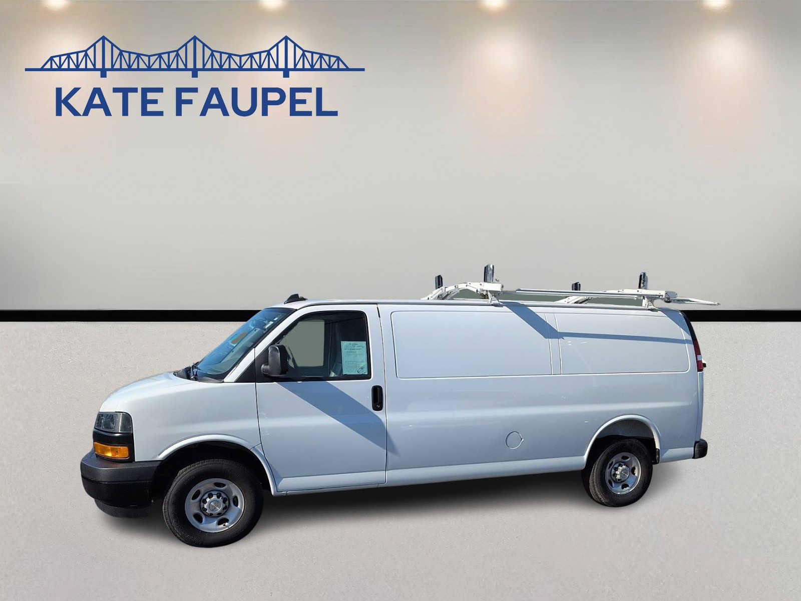 Used 2025 Chevrolet Express 3500 Extended w/ Driver Convenience Package RWD image 4