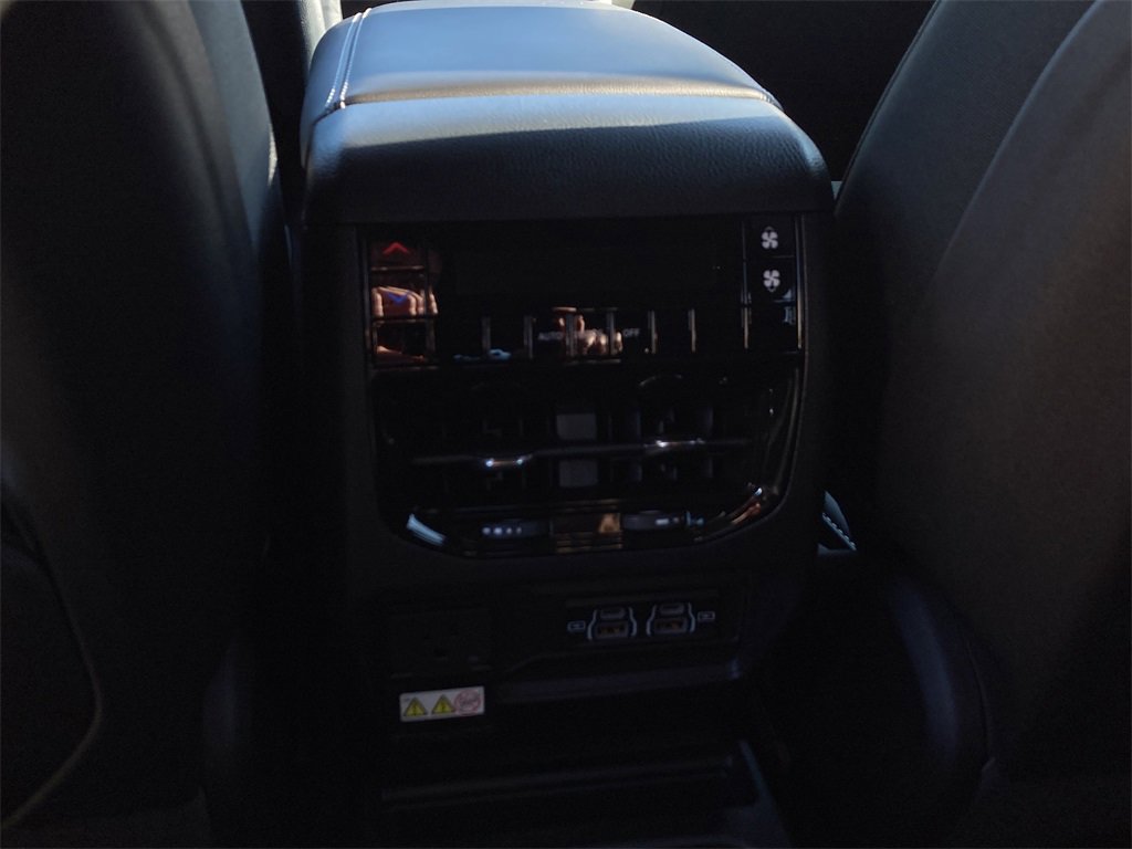 New 2025 Jeep Grand Cherokee L Altitude image 19