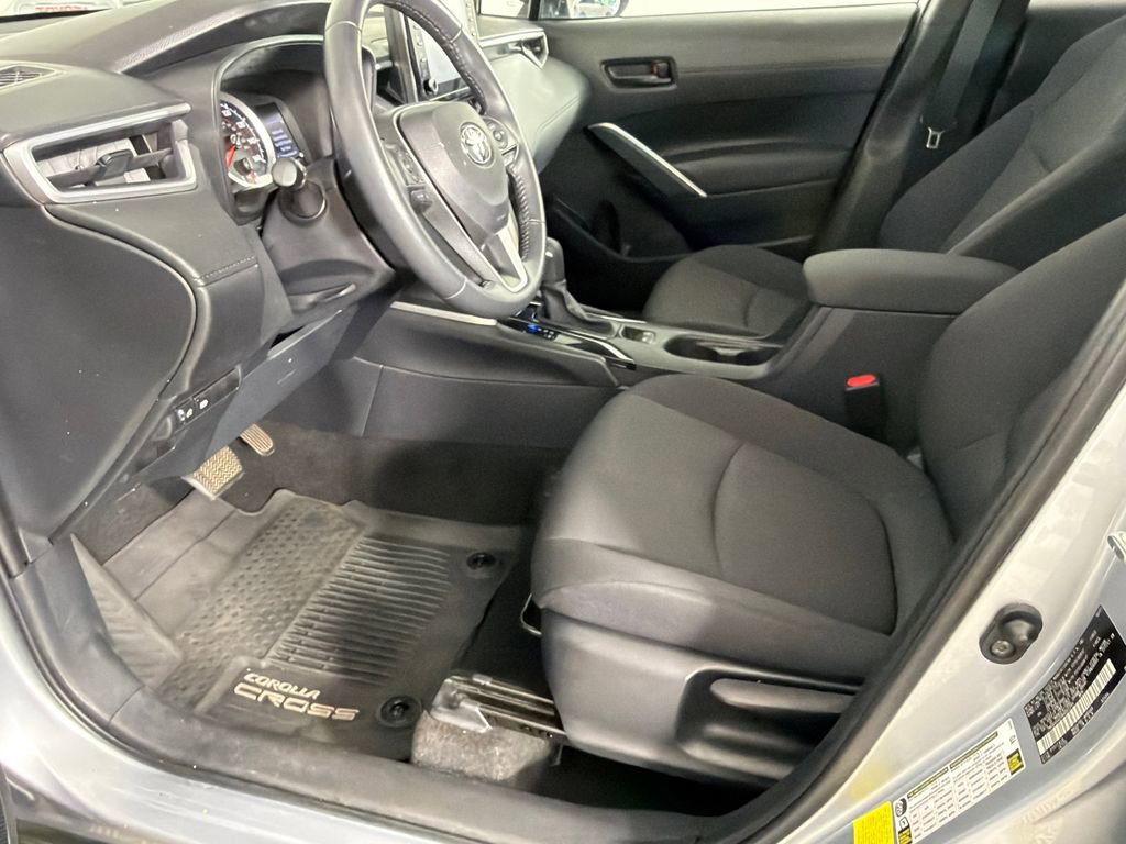 Used 2022 Toyota Corolla Cross LE w/ Moonroof Package FWD image 10