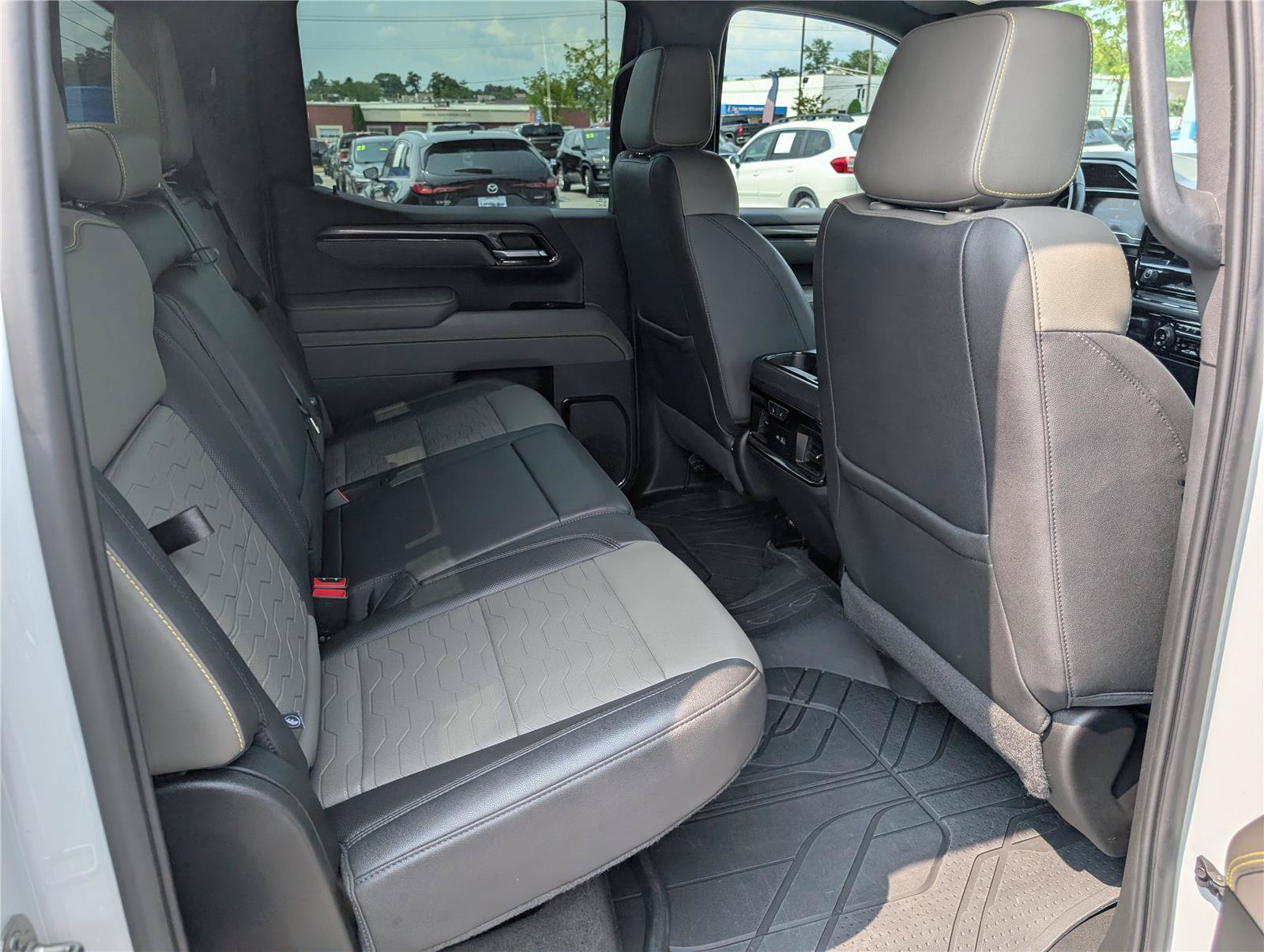 Used 2022 Chevrolet Silverado 1500 ZR2 w/ Technology Package AWD/4WD image 11