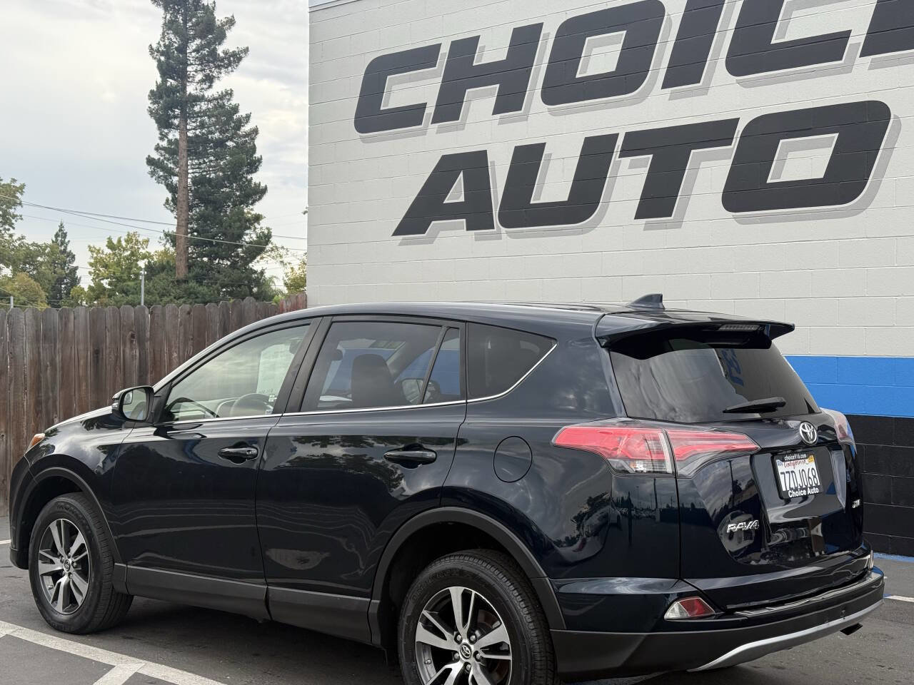 Used 2017 Toyota RAV4 XLE image 21