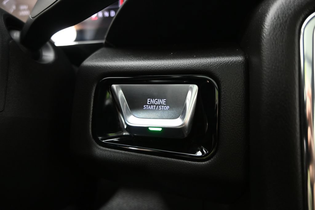 Used 2025 GMC Yukon Denali w/ Sun & Power Step Package AWD/4WD image 32