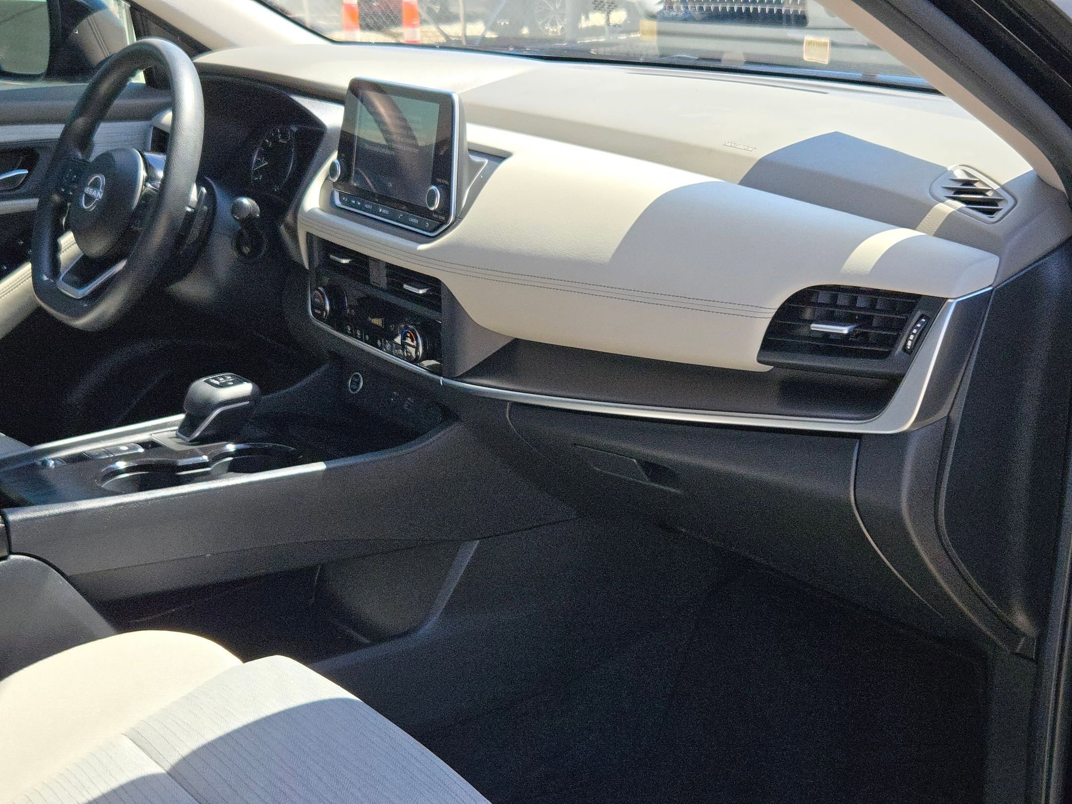 Used 2023 Nissan Rogue SV image 28