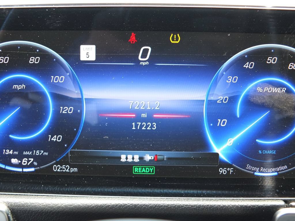 Used 2024 Mercedes-Benz EQB 300 4MATIC image 25
